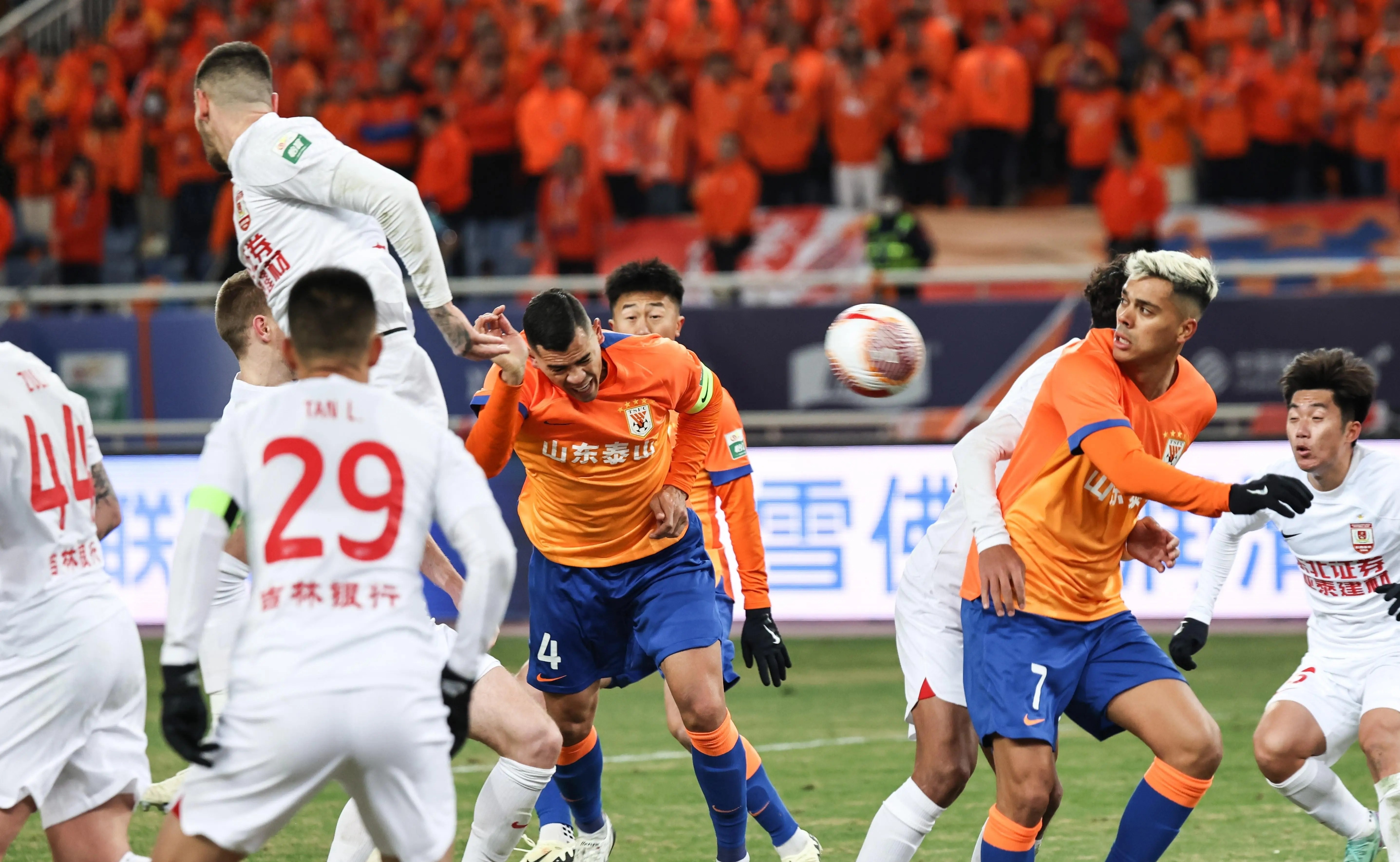 爱游戏-包含上海申花加时末段外线爆发，志在全明星赛名次提升，震撼外界，轮换策略成焦点的词条